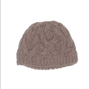 Soft Fluffy Beanie🌼Must be bundled with at least 1 other item🪴Cable Knit